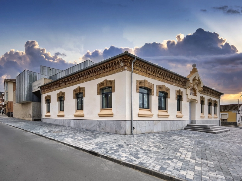 Europa combi 5 cibeles_Entorno museo minero_Plaza del Liceo