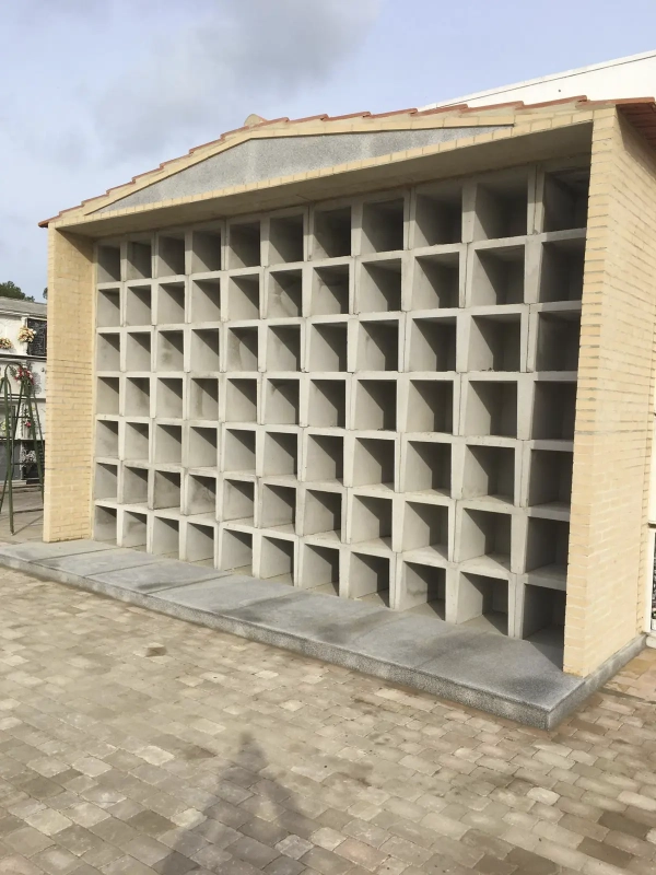 Cementerio-Columbarios Municipal-de-los-Remedios-de-Aljaraque-en-Huelva.