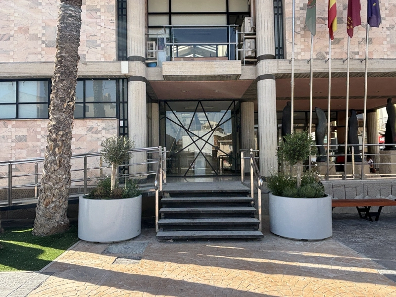 Jardinera Dahlia_Plaza Ayuntamiento de Ceuti