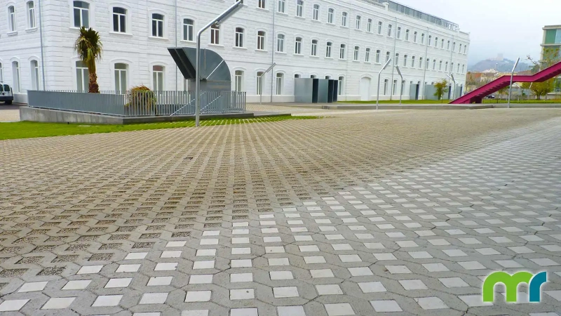 01_Campus-universitario_Lorca_baldosa_Nature_001 pavimento drenante Nature®